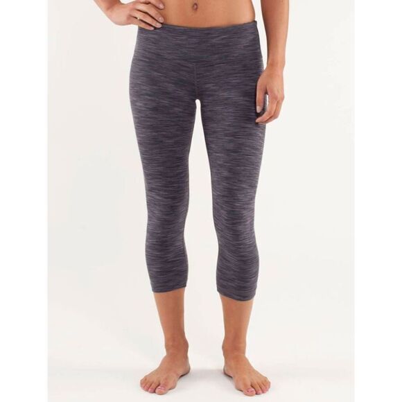 LULULEMON ATHLETICA Wunder Under Crop Size 4 - Picture 1 of 4